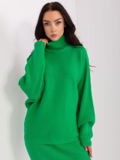Sweter z golfem zielony o kroju nietoperz w prążek