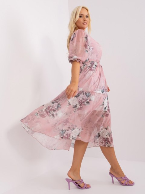 Sukienka różowa w kwiaty z paskiem plus size Sukienka różowa w kwiaty z paskiem plus size