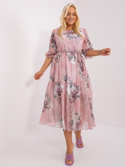 Sukienka różowa w kwiaty z paskiem plus size Sukienka różowa w kwiaty z paskiem plus size