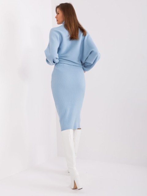 Sweter z golfem jasnoniebieski o kroju nietoperz Sweter z golfem jasnoniebieski o kroju nietoperz