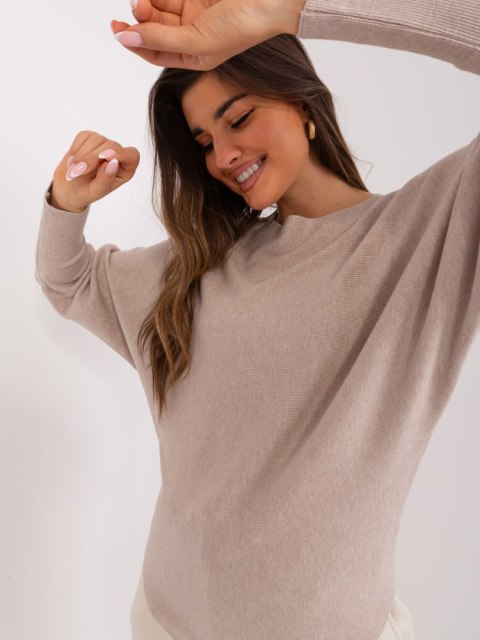 Sweter dzianinowy beżowy oversize gładki S/M Sweter dzianinowy beżowy oversize gładki S/M