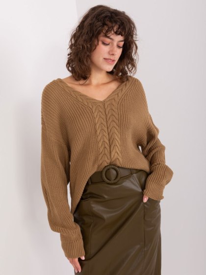 Sweter klasyczny damski z dekoltem camelowy
