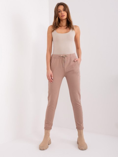 Spodnie dresowe RV-DR-9290.38P ciemny bezowy S/M Spodnie dresowe RV-DR-9290.38P ciemny bezowy S/M