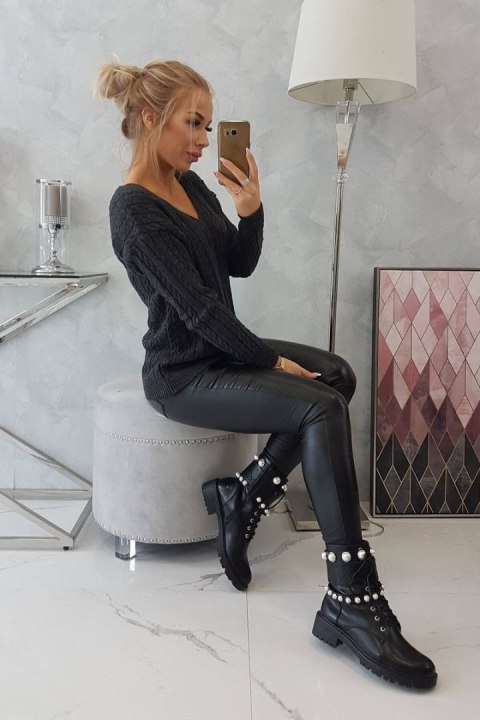 Sweter pleciony z dekoltem V grafitowy, modny warkoczowy splot Sweter pleciony z dekoltem V grafitowy, modny warkoczowy splot