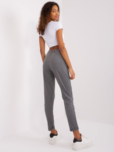 Spodnie dresowe RV-DR-9260.61 ciemny szary L/XL Spodnie dresowe RV-DR-9260.61 ciemny szary L/XL