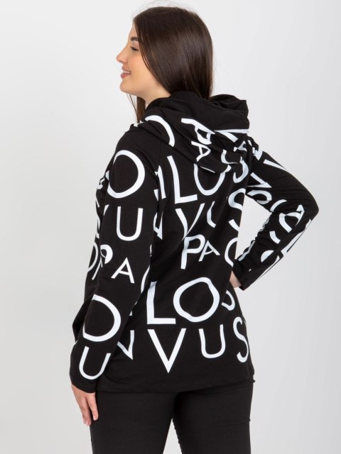 Bluza czarna z kapturem i napisami, kieszenie plus size Bluza czarna z kapturem i napisami, kieszenie plus size