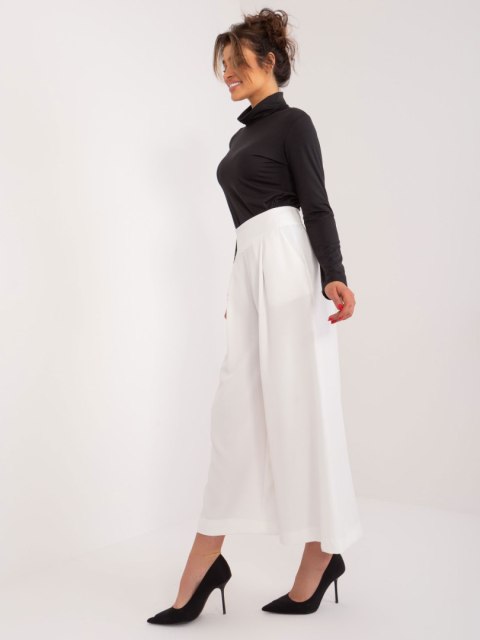 Spodnie DHJ-SP-7723.11 ecru XL Spodnie DHJ-SP-7723.11 ecru XL