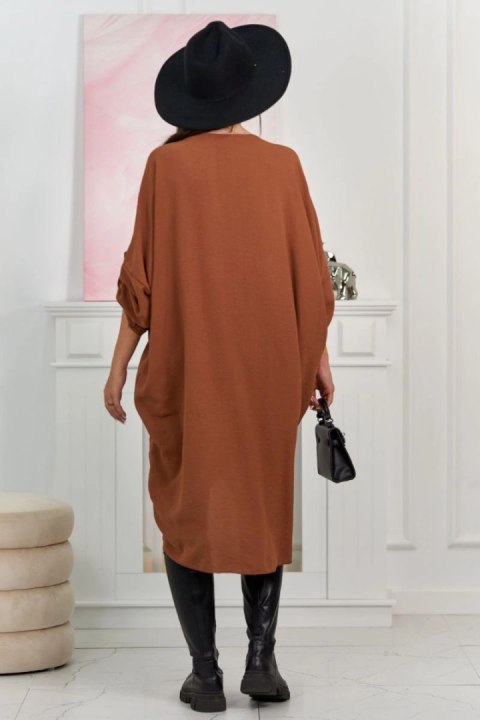 Sukienka oversize midi z dekoltem V camelowa włoska Sukienka oversize midi z dekoltem V camelowa włoska