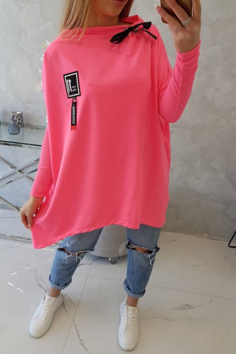 Bluza oversize z asymetrycznymi bokami różowy neon