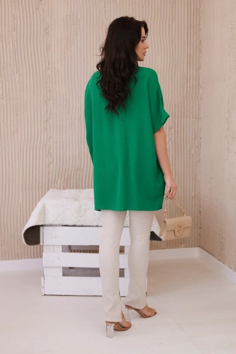 Bluzka oversize z wisiorkiem ciemno zielona, krótki rękaw Bluzka oversize z wisiorkiem ciemno zielona, krótki rękaw