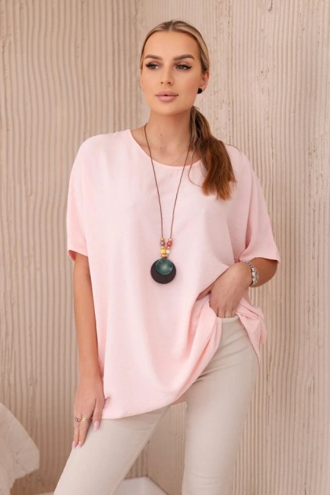 Bluzka oversize z wisiorkiem pudrowy róż, krótki rękaw Bluzka oversize z wisiorkiem pudrowy róż, krótki rękaw