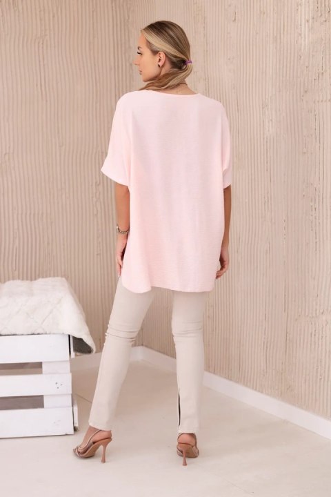 Bluzka oversize z wisiorkiem pudrowy róż, krótki rękaw Bluzka oversize z wisiorkiem pudrowy róż, krótki rękaw
