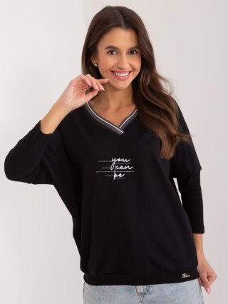 Bluzka oversize czarna, rekaw 3/4, dekolt w serek, z napisem