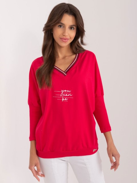 Bluzka oversize czerwona, rekaw 3/4, dekolt w serek, z napisem Bluzka oversize czerwona, rekaw 3/4, dekolt w serek, z napisem