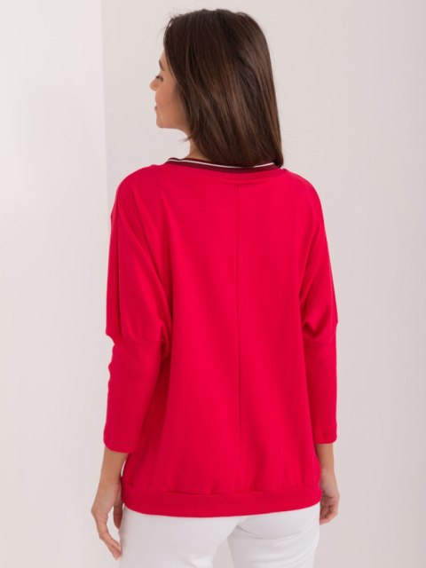 Bluzka oversize czerwona, rekaw 3/4, dekolt w serek, z napisem Bluzka oversize czerwona, rekaw 3/4, dekolt w serek, z napisem