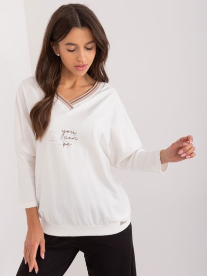 Bluzka oversize ecru, rekaw 3/4, dekolt w serek, z napisem