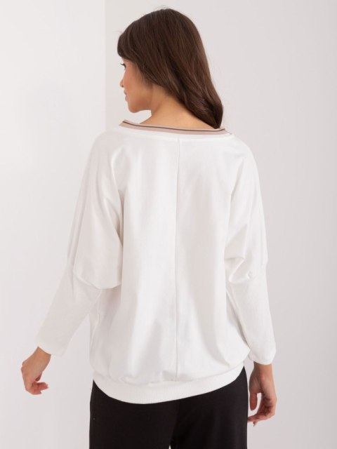 Bluzka oversize ecru, rekaw 3/4, dekolt w serek, z napisem