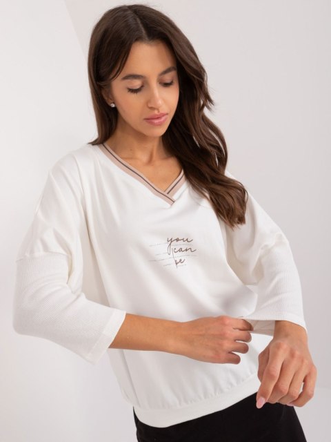 Bluzka oversize ecru, rekaw 3/4, dekolt w serek, z napisem