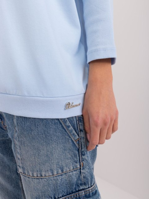 Bluzka oversize niebieska, rekaw 3/4, dekolt w serek, z napisem Bluzka oversize niebieska, rekaw 3/4, dekolt w serek, z napisem