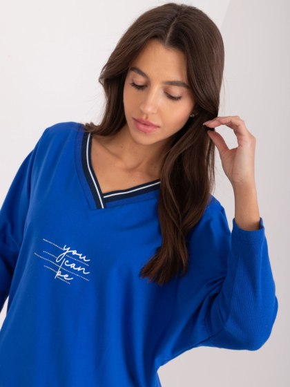 Bluzka oversize kobeltowa, rekaw 3/4, dekolt w serek, z napisem