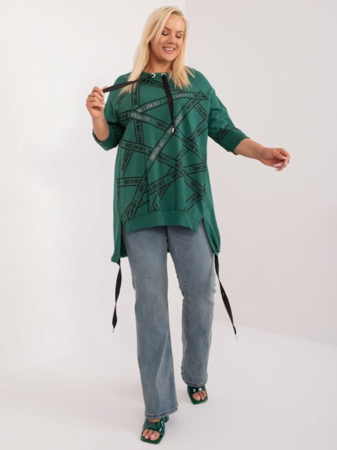 Tunika, bluzka plus size ciemnozielona z napisami i rozcięciem Tunika, bluzka plus size ciemnozielona z napisami i rozcięciem