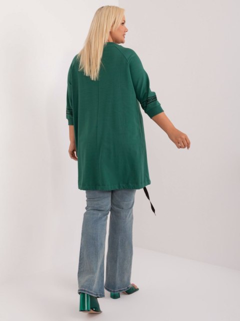 Tunika, bluzka plus size ciemnozielona z napisami i rozcięciem Tunika, bluzka plus size ciemnozielona z napisami i rozcięciem