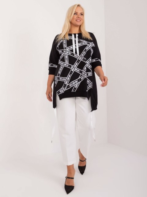 Tunika, bluzka plus size czarna z napisami i rozcięciem Tunika, bluzka plus size czarna z napisami i rozcięciem