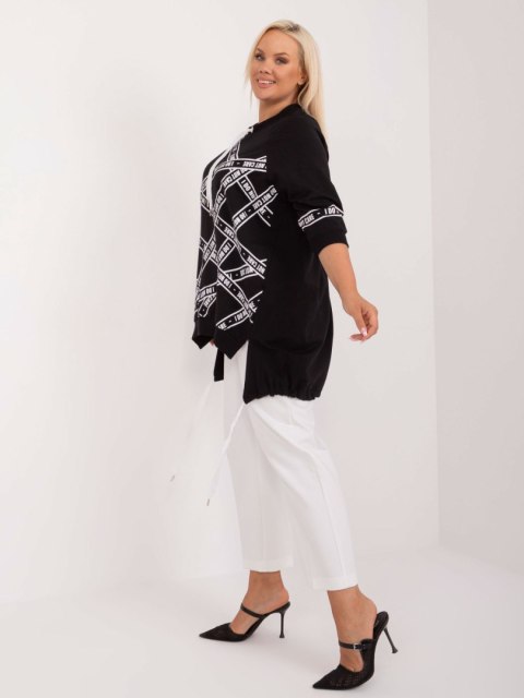 Tunika, bluzka plus size czarna z napisami i rozcięciem Tunika, bluzka plus size czarna z napisami i rozcięciem