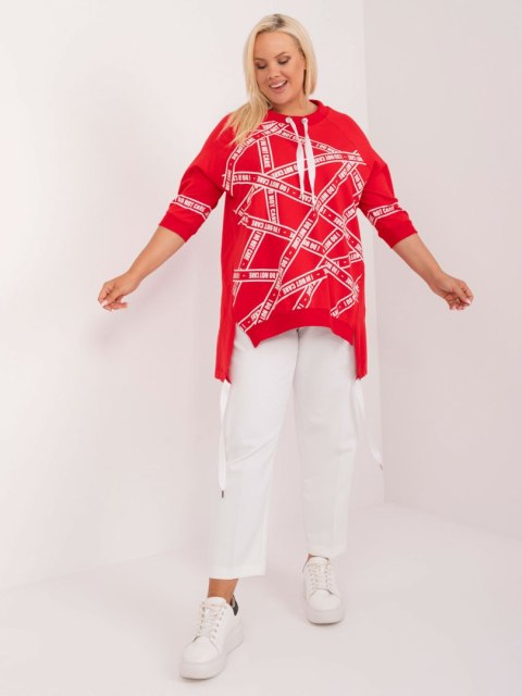 Tunika, bluzka plus size czerwona z napisami i rozcięciem Tunika, bluzka plus size czerwona z napisami i rozcięciem