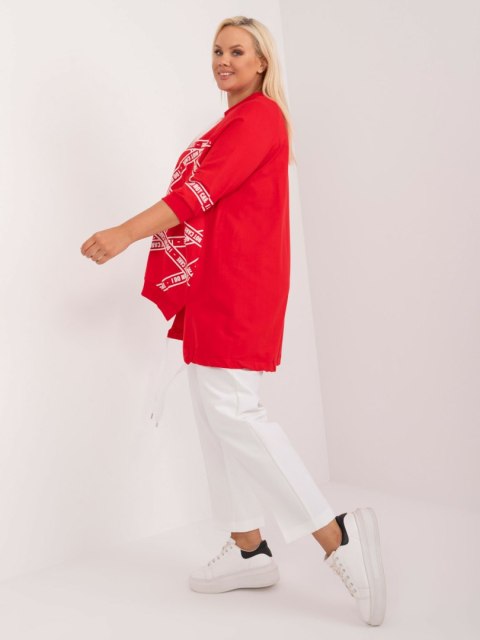 Tunika, bluzka plus size czerwona z napisami i rozcięciem Tunika, bluzka plus size czerwona z napisami i rozcięciem