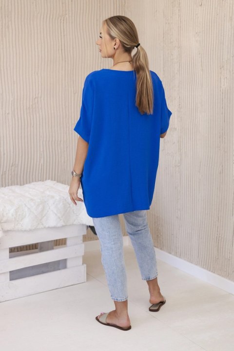 Bluzka oversize z wisiorkiem chabrowa, krótki rękaw Bluzka oversize z wisiorkiem chabrowa, krótki rękaw