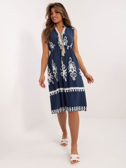 Sukienka letnia granatowa z fedzlami przy dekolcie boho Sukienka letnia granatowa z fedzlami przy dekolcie boho