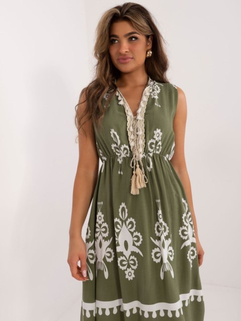Sukienka letnia khaki z fedzlami przy dekolcie boho Sukienka letnia khaki z fedzlami przy dekolcie boho