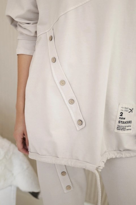 Komplet damski oversize bluza i spodnie beżowy, włoski Komplet damski oversize bluza i spodnie beżowy, włoski
