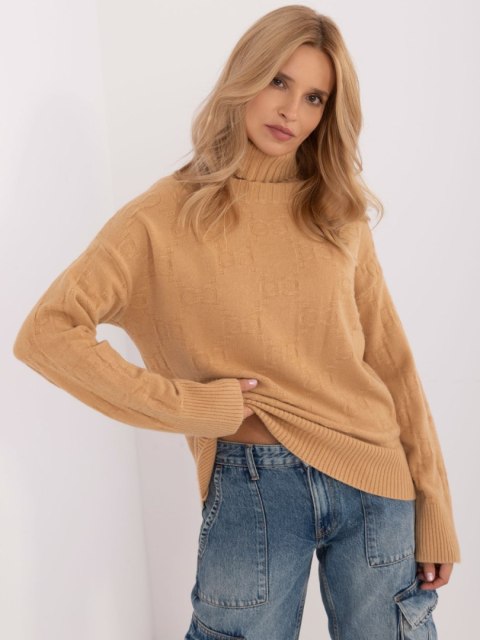 Sweter AT-SW-2342-1.35 camelowy Sweter AT-SW-2342-1.35 camelowy