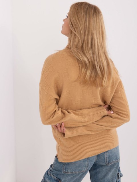 Sweter AT-SW-2342-1.35 camelowy Sweter AT-SW-2342-1.35 camelowy