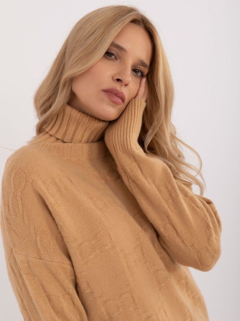Sweter AT-SW-2342-1.35 camelowy Sweter AT-SW-2342-1.35 camelowy