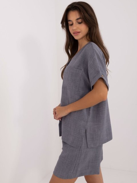 Stylizacja casual z kompletem ciemnoszarym – Stylowy Wieszak Stylizacja casual z kompletem ciemnoszarym – Stylowy Wieszak