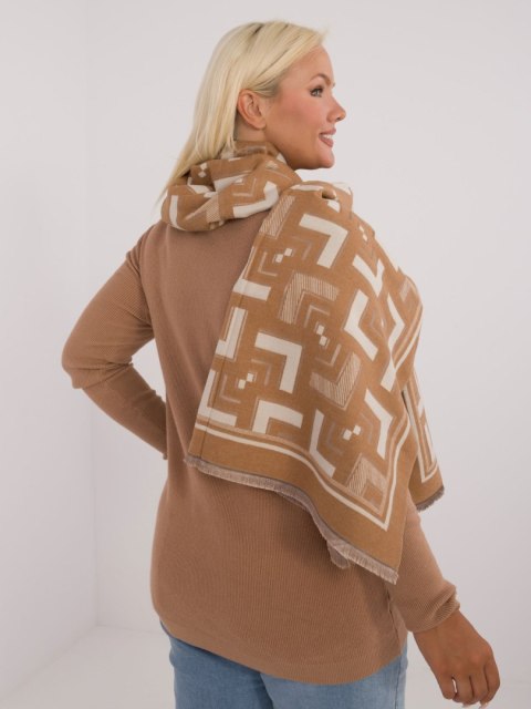 Szalik camelowy 190x69cm w geometryczny wzór Szalik camelowy 190x69cm w geometryczny wzór