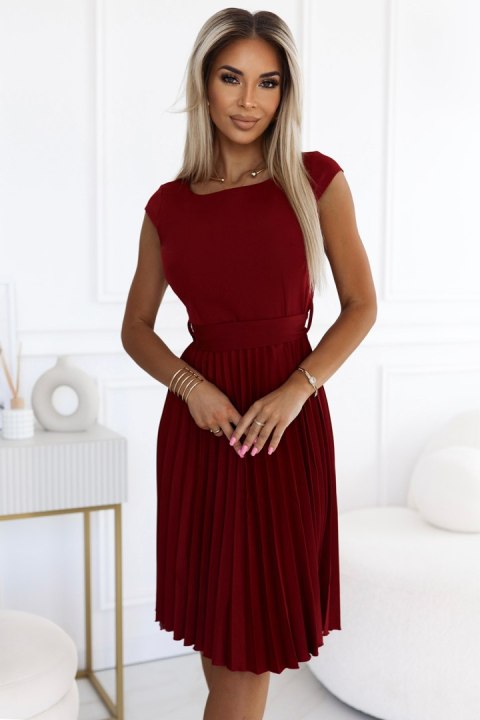 311-15 LILA Plisowana sukienka z krótkim rękawkiem i paskiem - BORDOWA - XL 311-15 LILA Plisowana sukienka z krótkim rękawkiem i paskiem - BORDOWA - XL