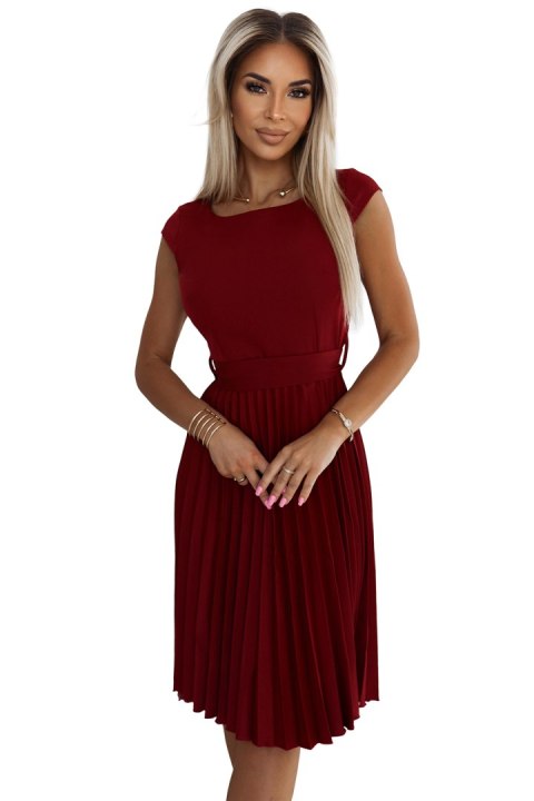 311-15 LILA Plisowana sukienka z krótkim rękawkiem i paskiem - BORDOWA - XL 311-15 LILA Plisowana sukienka z krótkim rękawkiem i paskiem - BORDOWA - XL