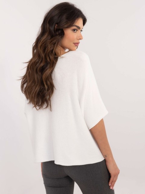 Sweter oversize biały, rękaw 3/4 idealny do pracy Sweter oversize biały, rękaw 3/4 idealny do pracy