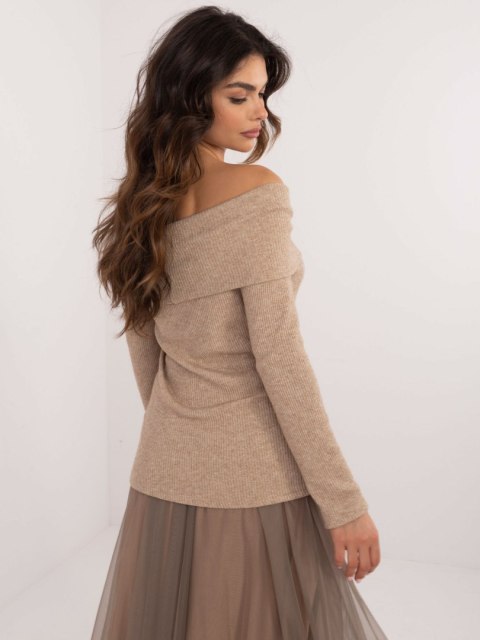 Sweter z odkrytymi ramionami camelowy, dopasowany hiszpanka Sweter z odkrytymi ramionami camelowy, dopasowany hiszpanka