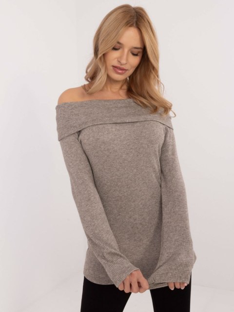 Sweter z odkrytymi ramionami ciemnobeżowy, dopasowany hiszpanka Sweter z odkrytymi ramionami ciemnobeżowy, dopasowany hiszpanka