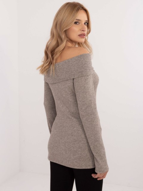 Sweter z odkrytymi ramionami ciemnobeżowy, dopasowany hiszpanka Sweter z odkrytymi ramionami ciemnobeżowy, dopasowany hiszpanka
