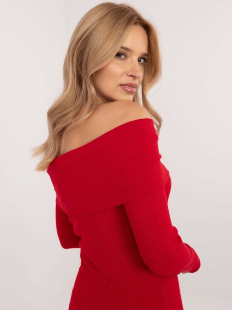 Sweter z odkrytymi ramionami czerwony, dopasowany hiszpanka