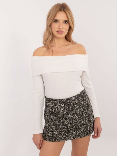 Sweter z odkrytymi ramionami ecru, dopasowany hiszpanka Sweter z odkrytymi ramionami ecru, dopasowany hiszpanka
