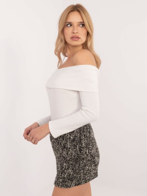 Sweter z odkrytymi ramionami ecru, dopasowany hiszpanka Sweter z odkrytymi ramionami ecru, dopasowany hiszpanka