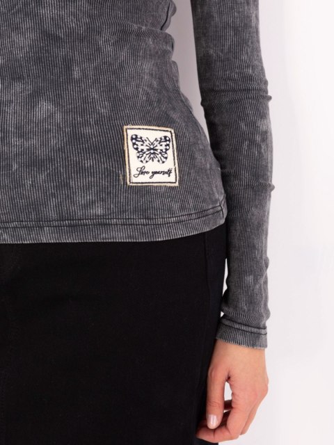 Bluzka longsleeve grafitowa, w prążek, zdobiony dekolt Bluzka longsleeve grafitowa, w prążek, zdobiony dekolt