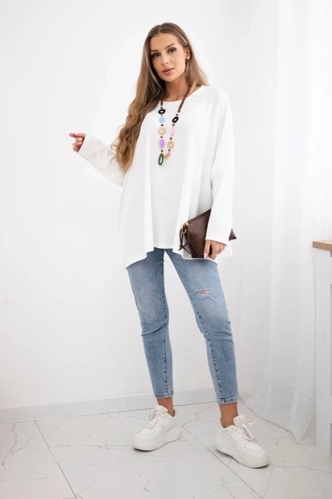 Bluzka oversize z wisiorkiem ecru Italy Moda Bluzka oversize z wisiorkiem ecru Italy Moda